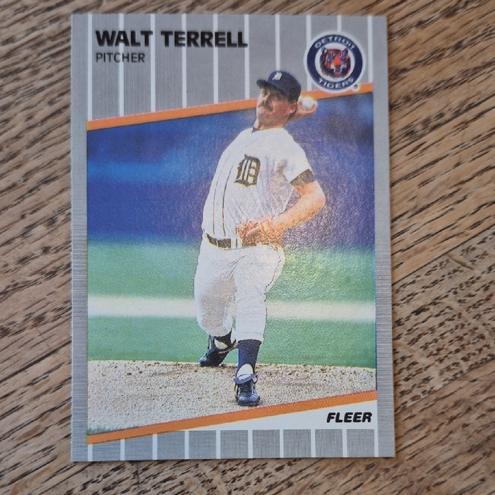 Fleer Baseball Trading Card